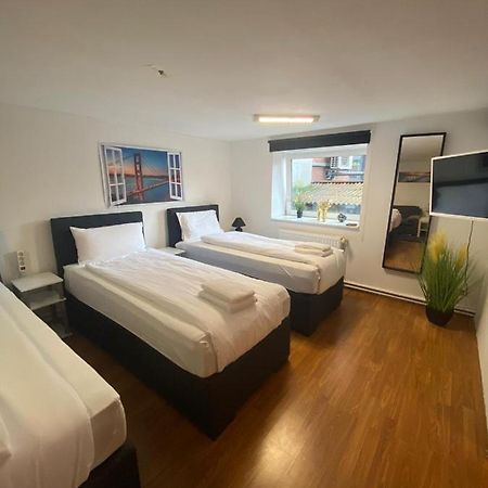 City Apartments Direkt Am Hauptbahnhof - Perfekt Fuer Pendler Und Monteure Neumuenster Ngoại thất bức ảnh
