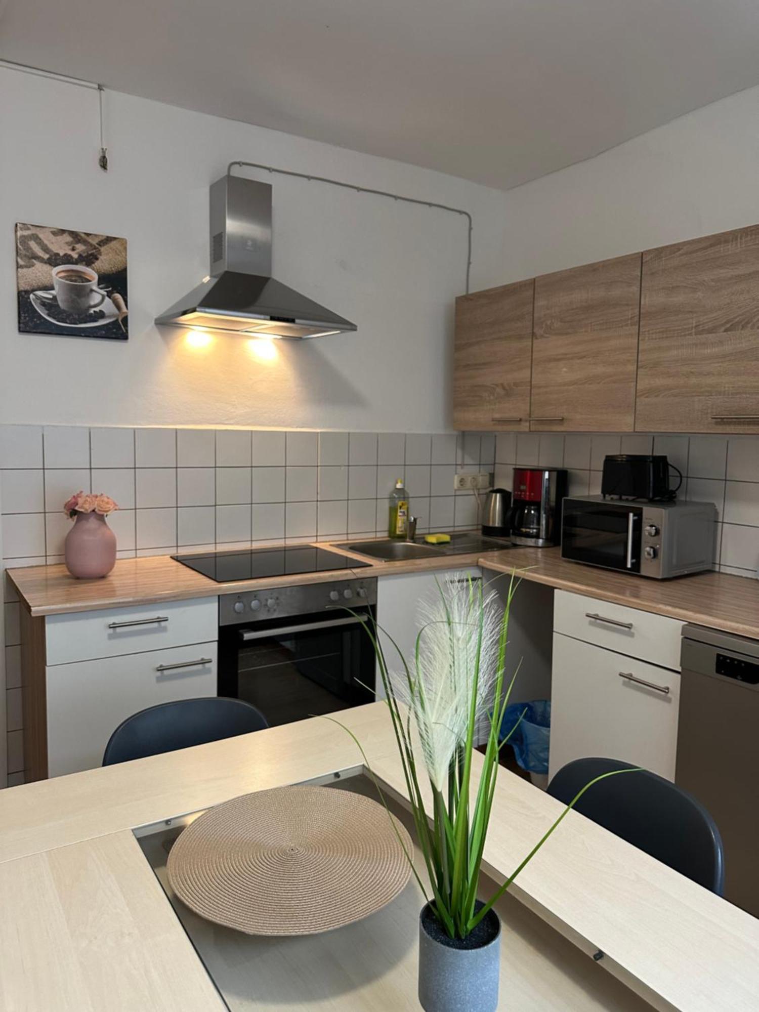 City Apartments Direkt Am Hauptbahnhof - Perfekt Fuer Pendler Und Monteure Neumuenster Ngoại thất bức ảnh