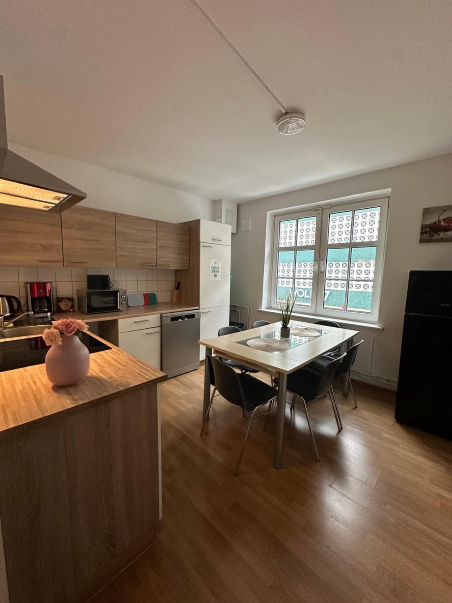 City Apartments Direkt Am Hauptbahnhof - Perfekt Fuer Pendler Und Monteure Neumuenster Ngoại thất bức ảnh