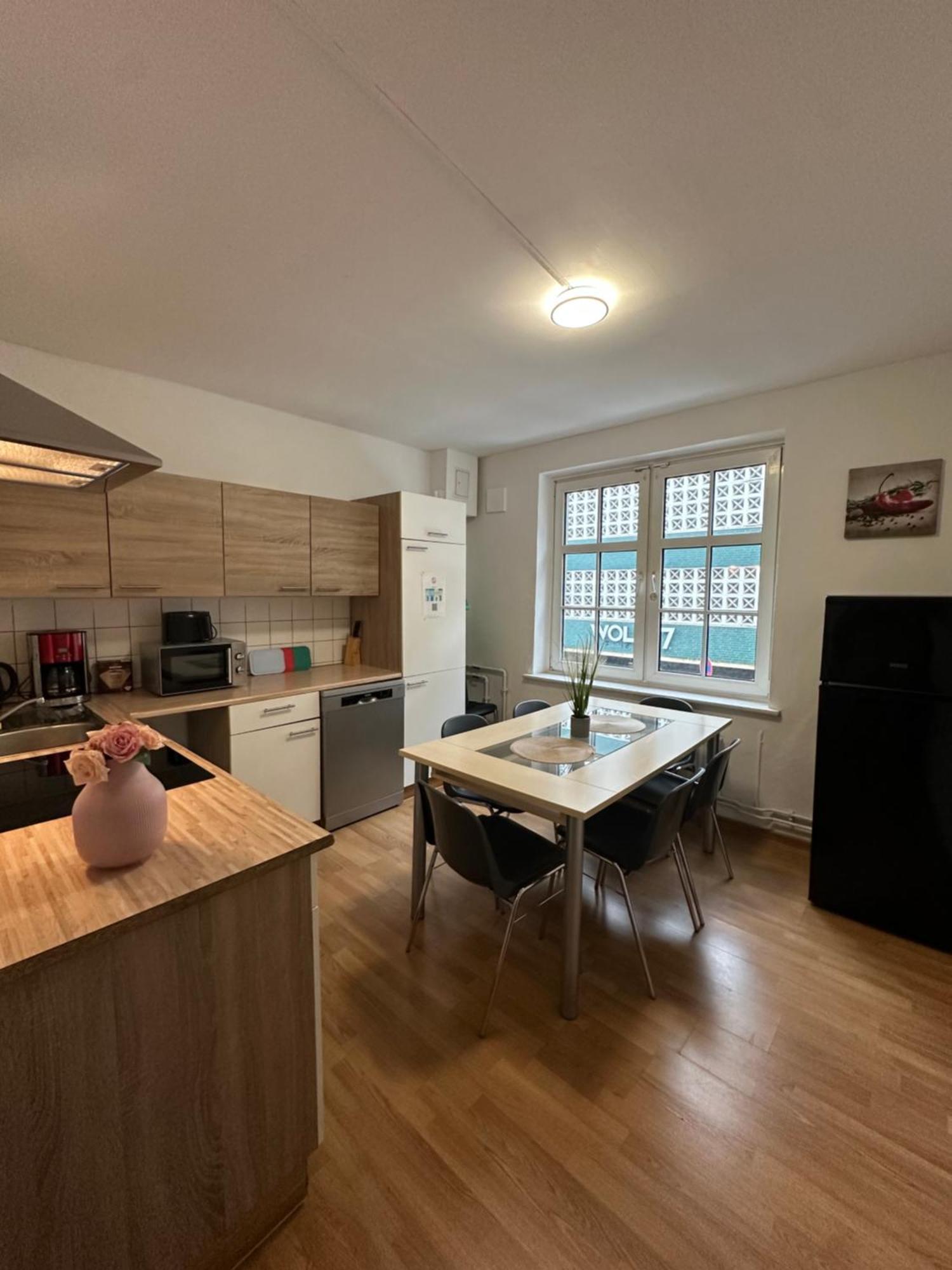 City Apartments Direkt Am Hauptbahnhof - Perfekt Fuer Pendler Und Monteure Neumuenster Ngoại thất bức ảnh